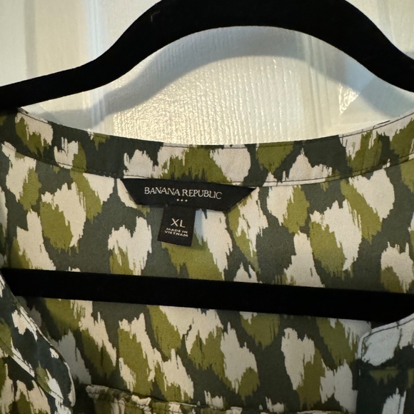 Banana Republic Blouse - Picture 2 of 3